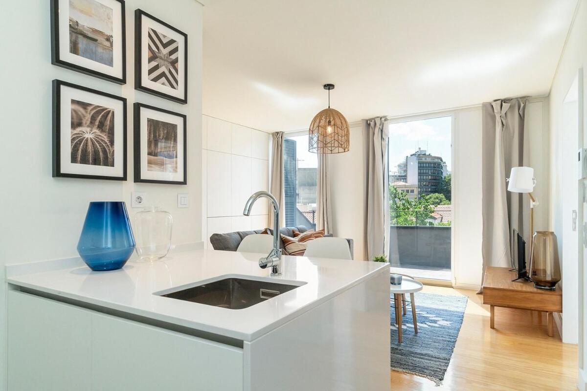 Modern 1 Bedroom Lisbon Apartment With Balcony Экстерьер фото